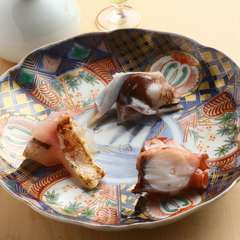 人気のネタを集めた一皿。一品ずつじっくり味わいたい『3点盛』