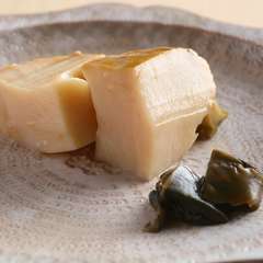 夏を感じられるネタ。柔らかい中にもしっかりとした歯ごたえの『蒸しアワビ』