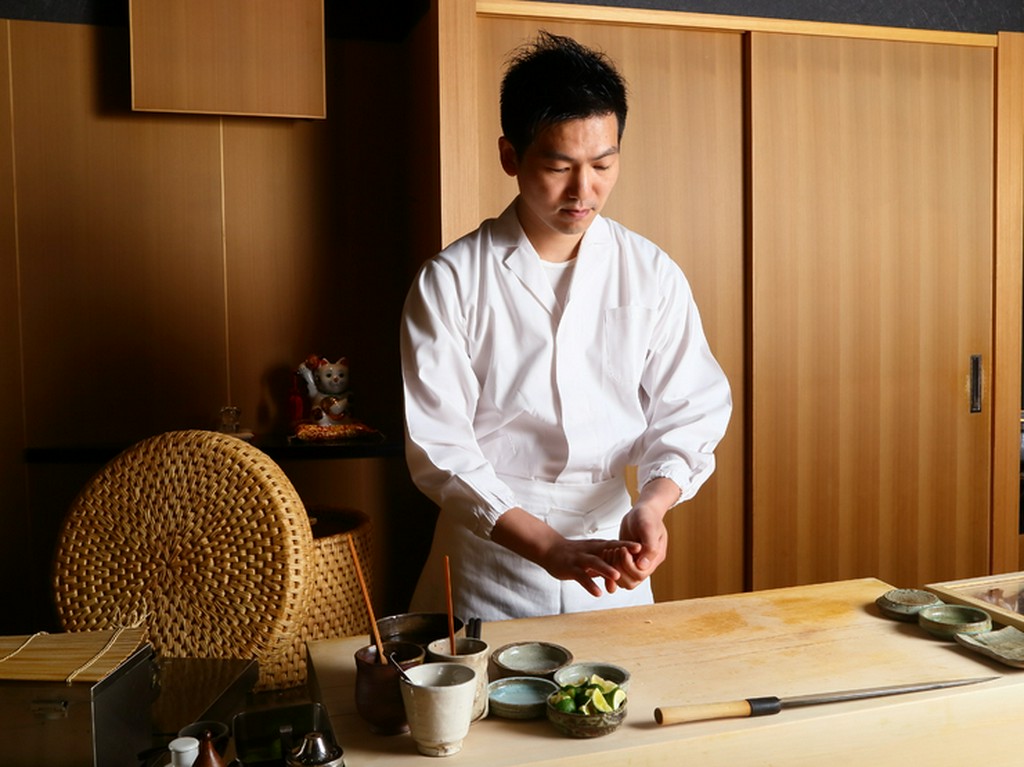 お客様の召し上がるリズムを壊さないよう気を配る