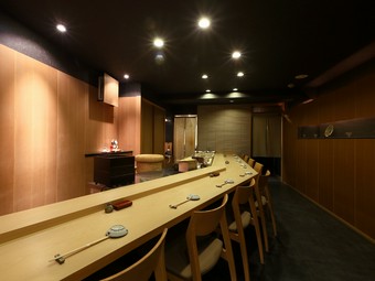 静かな佇まい。大人の雰囲気が漂う空間は接待に最適