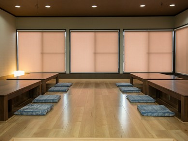 美味しい料理に舌鼓を打つ、くつろぎの掘りごたつ席