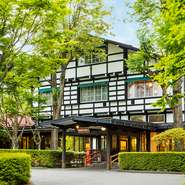 1894年に軽井沢の地に創業された【万平ホテル】は、増築、改築を重ねながら、1964年のオリンピック時には関係者の宿舎になったり、日本の著名な方が、何度も宿泊した事のある、歴史あるホテルです。
