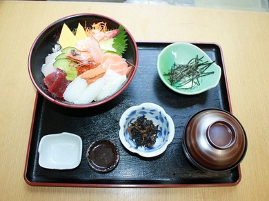 鮮度抜群で上質な魚介類がたっぷり食べられる『上海鮮丼』