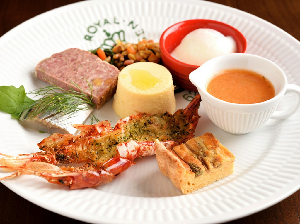 ランチやディナーでも人気の『本日の前菜盛合わせ』