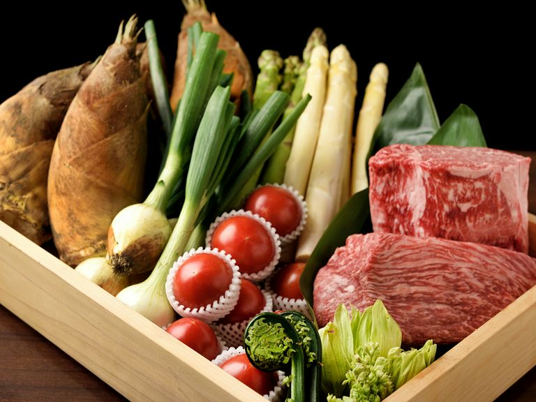 日本全国から選りすぐりの食材を吟味し、素材の味を活かして調理