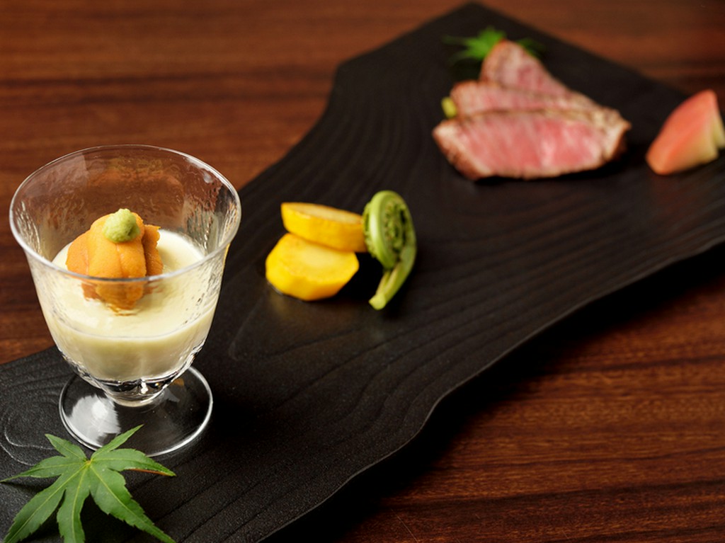 特別な日のディナーに。四季折々の風情溢れるコース料理