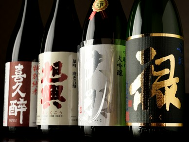 多彩な品揃えを誇る、和食を引き立ててくれる全国の地酒