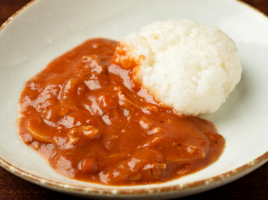 デミグラスソースはトマトが多め。さっぱりとした味わいの『ハヤシライス』