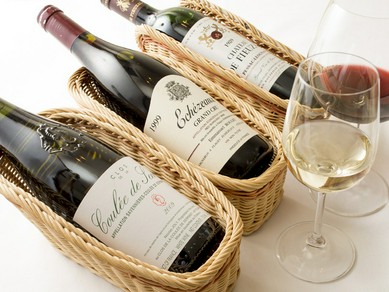 フランスワインを中心に、約400本のワインが揃っています