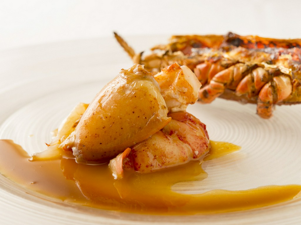 『活オマール海老のロースト　ラ・ドゥールスタイル』