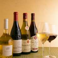フランス産のワインを中心に、店の料理の味わいに合うプロヴァンス産ワイン等、種類豊富に揃えています。グランドメニューにあるもののほか、オススメをスタッフに尋ねてみましょう。