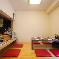 落ち着いて食事を楽しめるお座敷席もあります