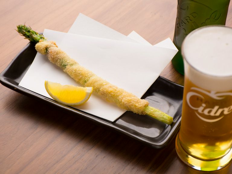 ジューシーな味わいや食感が楽しめる『アスパラ肉巻き』