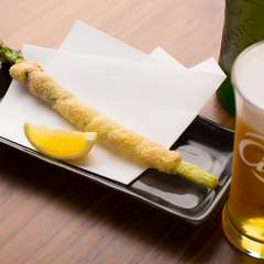 ジューシーな味わいや食感が楽しめる『アスパラ肉巻き』