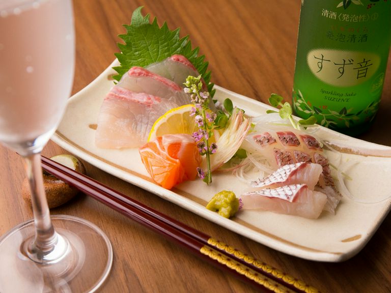 その日仕入れた鮮度抜群の魚を使った『本日のお造り』