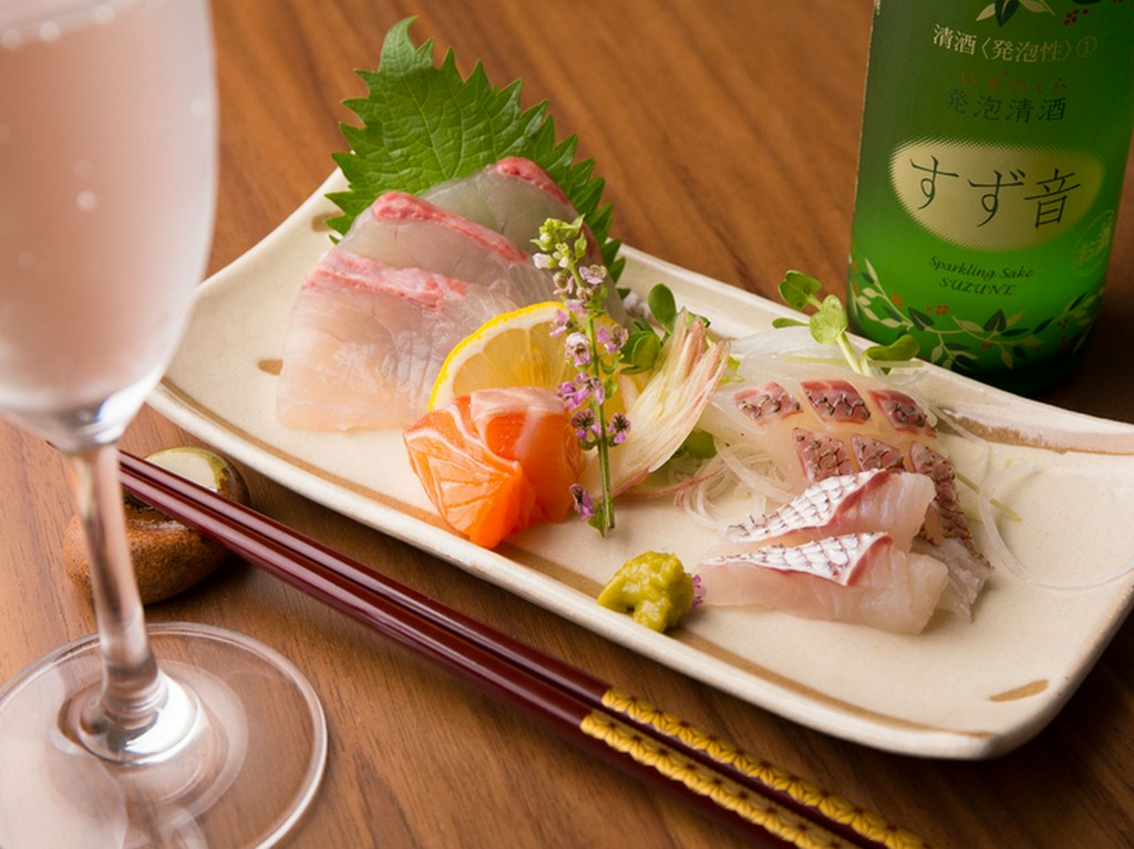 その日仕入れた鮮度抜群の魚を使った『本日のお造り』