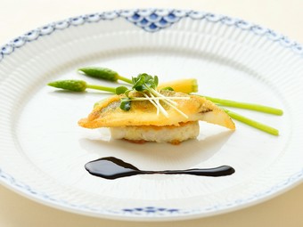 温前菜『キスのパルミジャーノチーズ焼 里芋のフリコ添え』