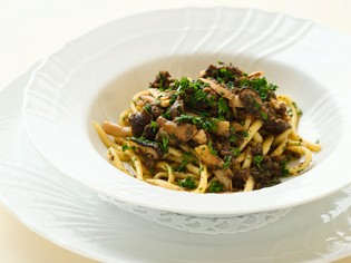 自家製キタッラ  キノコのラグーなど、郷土色豊かな自家製パスタ