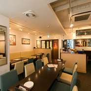 20名前後で、店内を丸ごと貸切ることもできます。飲み放題付きコースも用意されており、女子会やグループでの飲み会に最適。貸切パーティーの際は、早めの予約がおすすめです。