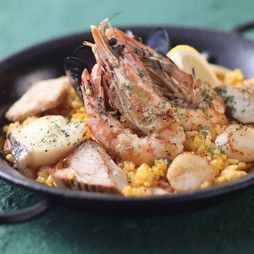 当店1番人気！！魚介たっぷり特製パエリア