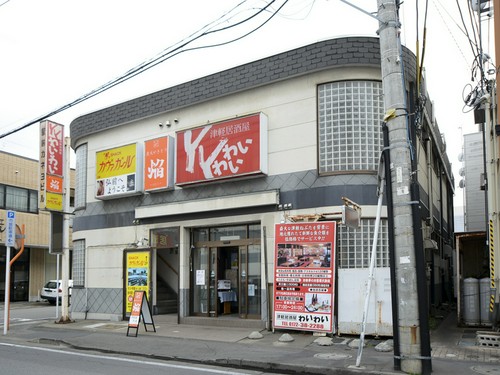 JR弘前駅から徒歩5分のビルの1階にある【炭火やきとり　焔】