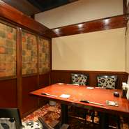 全室個室のため接待利用も多く、スマートな接客が好評です。地元宮城県、東北をはじめ全国の地酒が揃っており、県外のお客をもてなすにも最適。地酒は飲み放題にも含まれているので安心です。