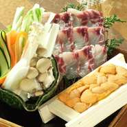 今が旬の地魚でウニを包んで、特製のスープにくぐらせ、ウニ味のぽん酢(ウニぽん)につけて旬のお野菜と共にお召し上がりください。
他にはない当店自慢の逸品です。