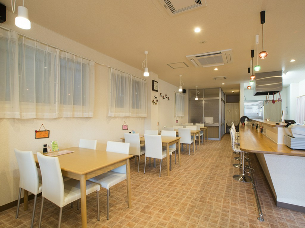 ボリューム満点の料理を味わえる、オシャレで可愛い料理店