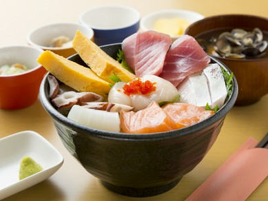 駅前で海鮮丼なら！