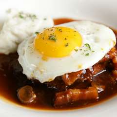 濃厚なソースが美味しさを高める『自家製ハンバーグ　デミグラスソース』