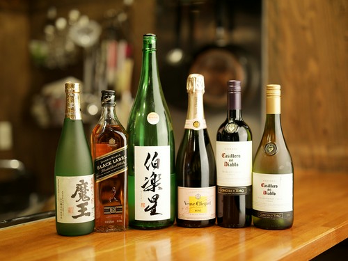 宮城県産の日本酒の他、ワインも豊富な品揃え