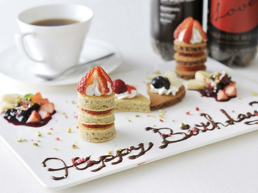 可愛らしいスイーツを取り揃え。お洒落なカフェで味わって