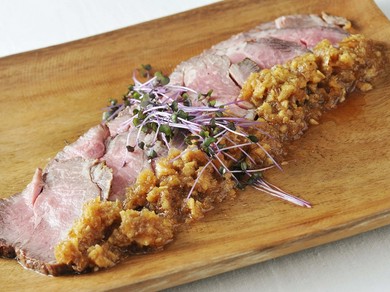 肉の旨みを閉じ込め、丁寧に仕上げた逸品『ローストビーフ』