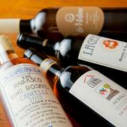 ワインは赤・白・スパークリングとも、無農薬・有機栽培で酸化防止剤の使用を極力控えたイタリア産自然派ワインを仕入れ。その一本一本に生産者のこだわりがこもったワインが、種類も豊富にそろっています。