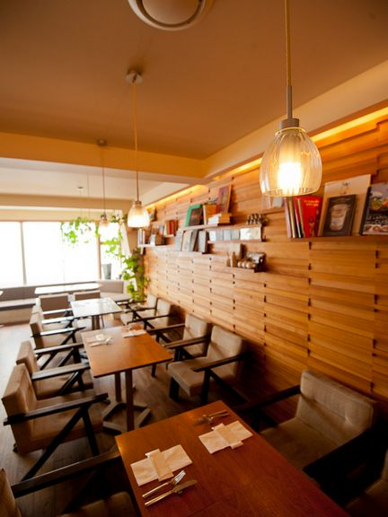 日曜限定ランチは組み合わせ自由。料理とワインでゆっくりできる