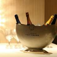 コンクールの名前にも冠される「ルテタンジェ」は、シェフが過去コンクールジャポンで準優勝に輝いたという思い入れのあるシャンパーニュ。実力派のシェフこだわりのセレクトワインも楽しめます
