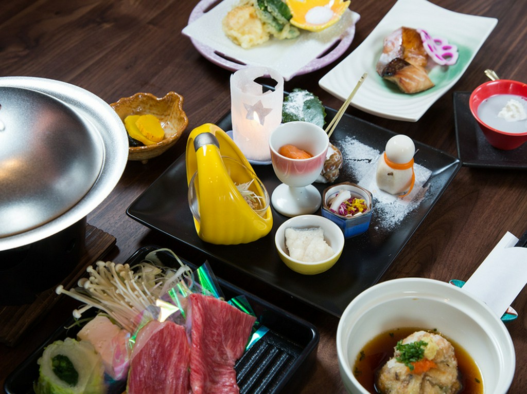 “季節を遊ぶ”四季折々の遊び心ある懐石料理