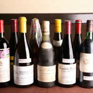 普段使いできるワインもあれば、フランスから空輸する特別なワインもありバリエーションに富んだ品揃えが魅力。ワインラバーも納得する100種類以上のワインは厳重に温度管理され、常に良い状態で提供してくれます。