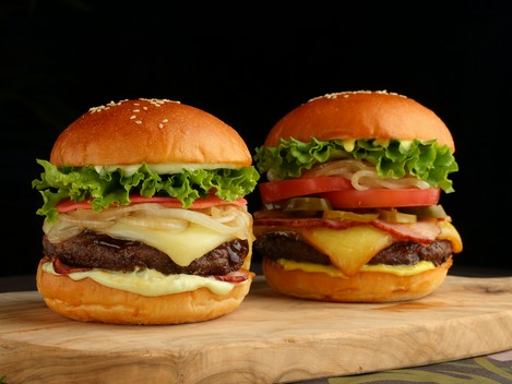 『MATSURI BURGER　和牛ハンバーガー』 VS 『SMOKY BURGER　USプライムハンバーガー』