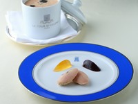 シャンパーニュとの相性も抜群『冷製フォアグラ 　トゥールダルジャン特製 フォアグラ三皇帝風』