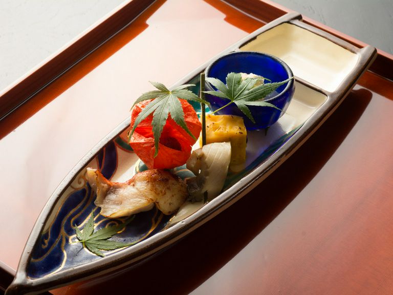 地物の旬の魚介と全国の旨い野菜で織りなす月替わりの懐石料理