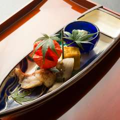 地物の旬の魚介と全国の旨い野菜で織りなす月替わりの懐石料理