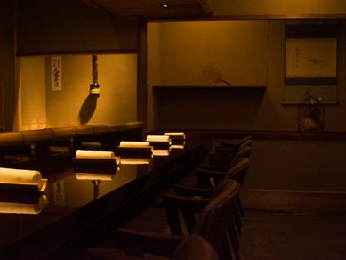 日本各地の名蔵元の純米吟醸や純米酒を揃える