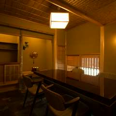 ご家族や大切な方々との会食に向く個室を2室ご用意