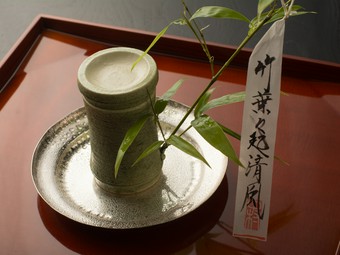 旬の味覚に加えて、器や演出にも季節感が薫る『先付』