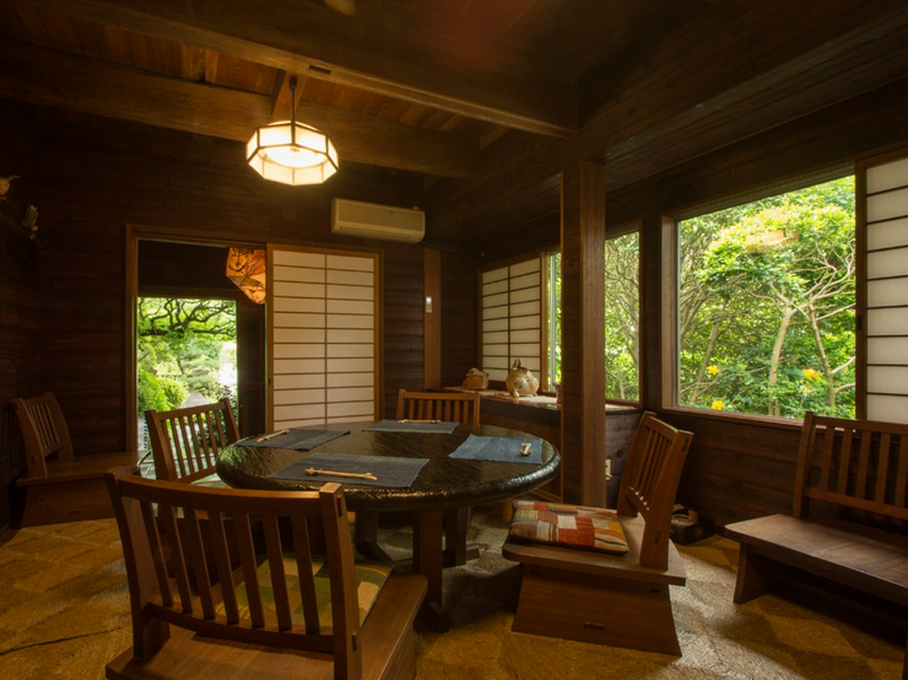 特別なデートにぴったり。現代陶芸作家の器まで楽しむコース料理