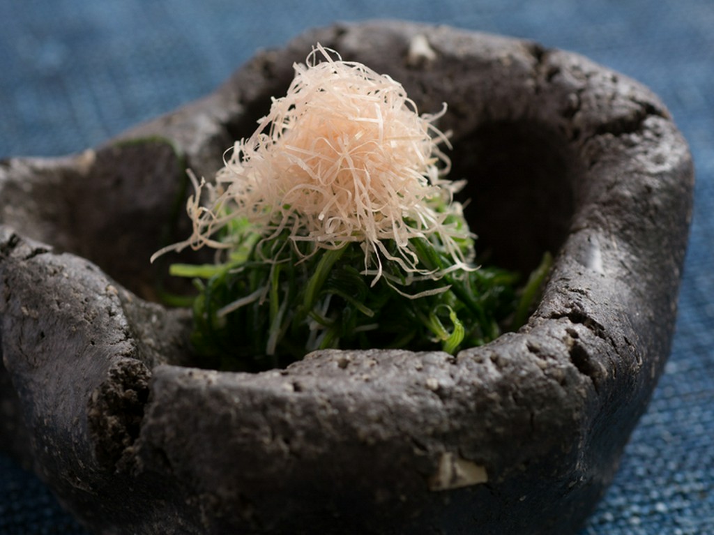 食感や出汁の風味まで堪能する『先付』