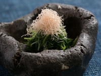食感や出汁の風味まで堪能する『先付』