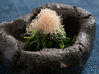 食感や出汁の風味まで堪能する『先付』