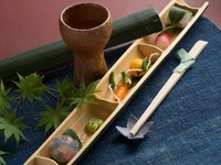 一寸豆カエル　紫陽花　海老の傘　枇杷卵　タピオカ　笹すし　茗荷すし　柳